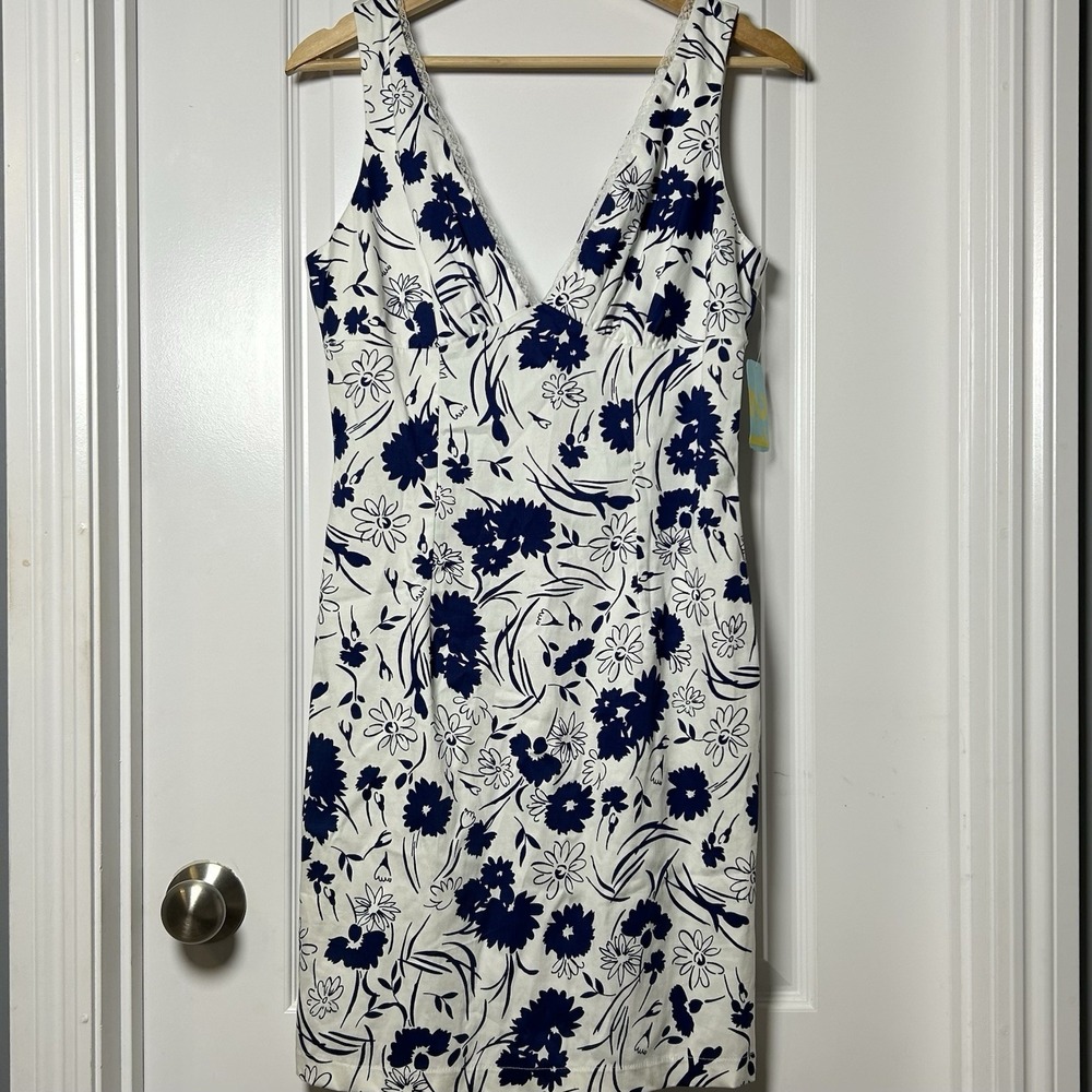 Forever 21‎ Vintage White and Navy Floral Print Lace Trim Knee Length Dress